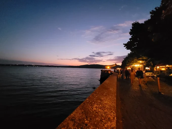 Il lago di Bracciano al tramonto